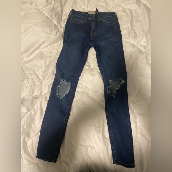 Free People Distressed Skinny Jeans - Picture 1 of 2